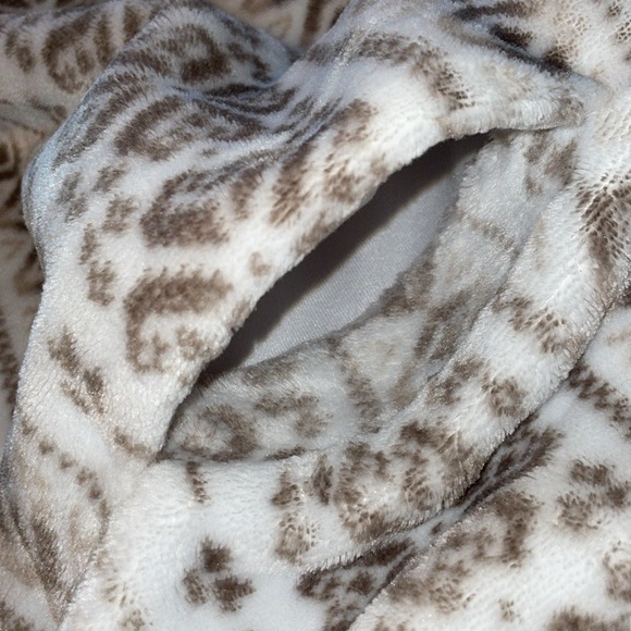 Eddie Bauer Brown & Cream Fleece Pullover.  Size Medium. - Picture 6 of 7